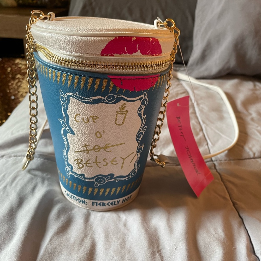 Betsey Johnson  Kitsch CUP O’ BETSEY crossbody
